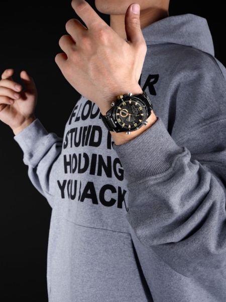 Imagen de RELOJ NAVIFORCE - NEGRO CON DETALLES DORADOS